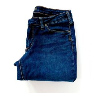 Tuesday Silver‎ Jean Co Size 32/31 Low Rise Slim Bootcut Dark Wash